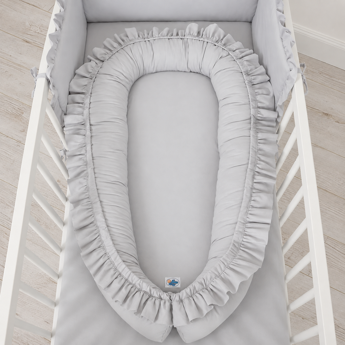 Babynestchen mit Rüschen – Klassische Farbtöne